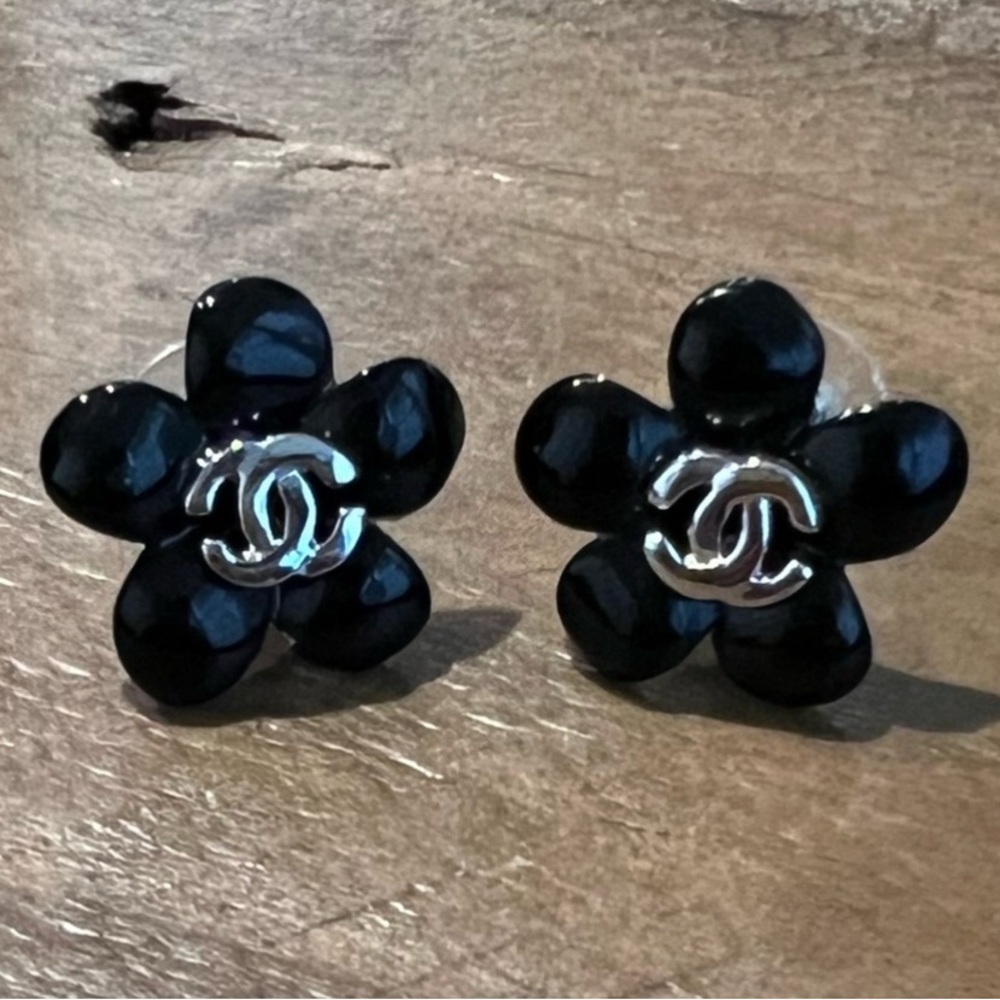 CHANEL 05P earrings